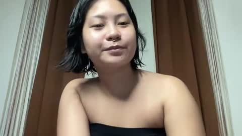 nini_luvskorn online show from 06/18/26, 08:58