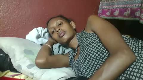 Snapshot of ninie246746 chatting on 02/17/25, 06:37 ninie246746 online show from 02/17/25, 06:37