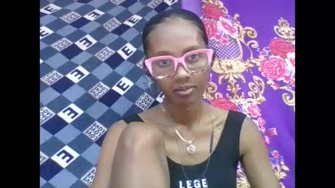 ninie246746 online show from 04/25/26, 07:22