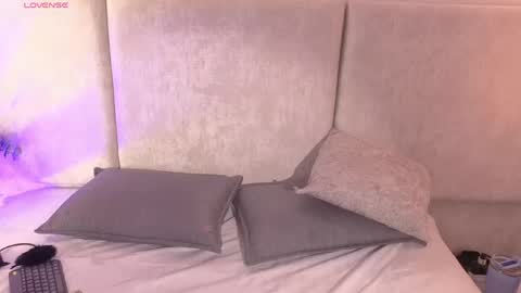 nioki_ online show from 04/28/26, 03:11