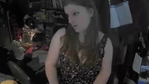 Snapshot of niqueone chatting on 12/04/25, 06:38 Nique online show from 12/04/25, 06:38