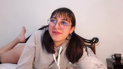 Snapshot of nirit3183 chatting on 02/23/25, 02:35 Daph J online show from 02/23/25, 02:35