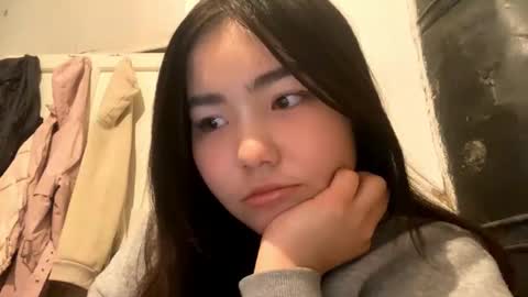 Snapshot of nitadecember chatting on 12/17/25, 10:21 Molly online show from 12/17/25, 10:21