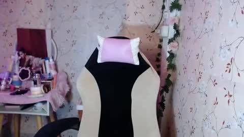 Snapshot of nitchiefucker chatting on 10/14/25, 05:03 Nadz online show from 10/14/25, 05:03