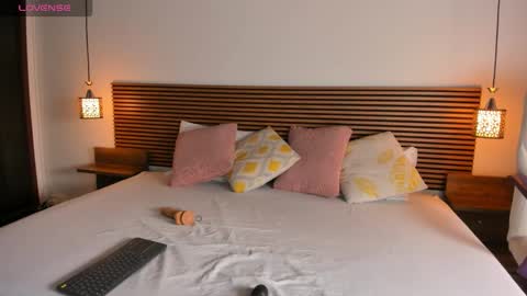 Nitha Gonzalez online show from 11/05/25, 08:20