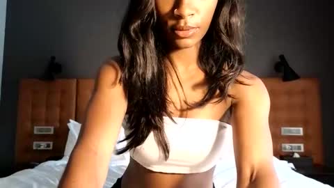 Snapshot of niviawolfe chatting on 02/15/26, 09:55 NIVIA WOLFE online show from 02/15/26, 09:55