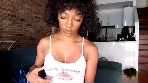 NIVIA WOLFE online show from 05/03/26, 11:22