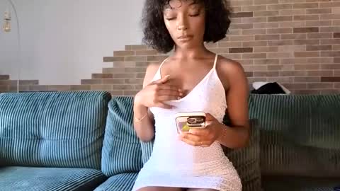 NIVIA WOLFE online show from 05/06/26, 12:19
