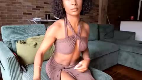 NIVIA WOLFE online show from 05/07/26, 02:06