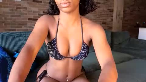 NIVIA WOLFE online show from 05/15/26, 12:50