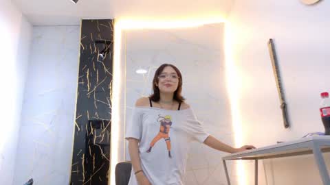 Snapshot of nix_siren chatting on 07/27/26, 01:18 online show from 07/27/26, 01:18