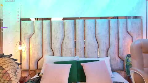 Nixx  online show from 12/01/25, 03:22