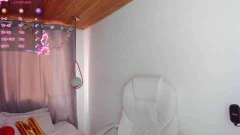 Snapshot of nixiesterling chatting on 05/17/26, 08:16 Nixie online show from 05/17/26, 08:16