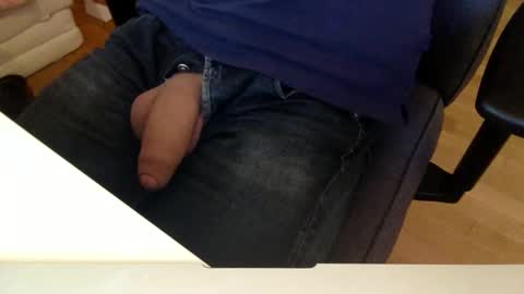 Snapshot of nixomuc chatting on 10/14/25, 09:32 nixomuc online show from 10/14/25, 09:32