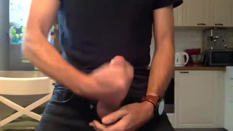 Snapshot of nixomuc chatting on 11/08/25, 10:37 nixomuc online show from 11/08/25, 10:37