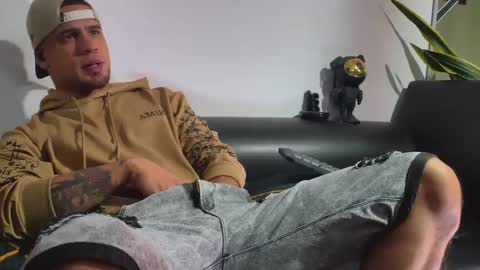 Nicolas Muscle online show from 10/13/25, 04:45