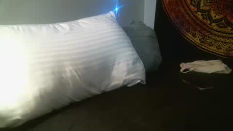 Snapshot of no_facequeen chatting on 02/19/25, 03:16 Leah online show from 02/19/25, 03:16