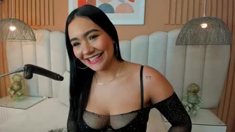 Snapshot of noa_moon chatting on 11/16/25, 02:50 Noa online show from 11/16/25, 02:50