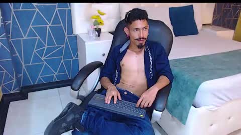 Snapshot of noaahtylor chatting on 02/27/26, 10:43 Noah online show from 02/27/26, 10:43