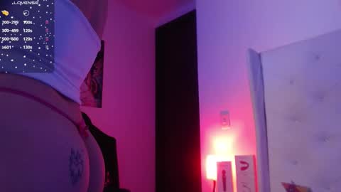 Zoe  online show from 11/28/25, 03:31