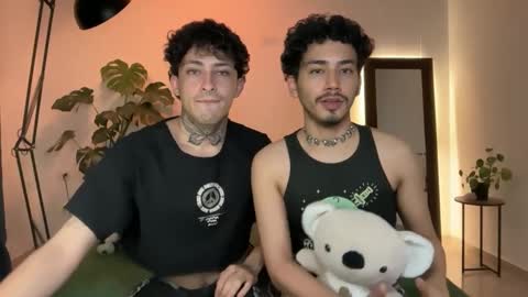 Snapshot of noah_and_steven chatting on 05/13/26, 01:25 noah_and_steven online show from 05/13/26, 01:25