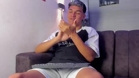 Snapshot of noah_carter66 chatting on 10/16/25, 12:50 noah online show from 10/16/25, 12:50