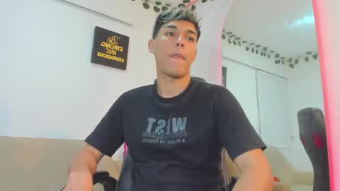 Snapshot of noah_carter66 chatting on 11/05/25, 02:55 noah online show from 11/05/25, 02:55