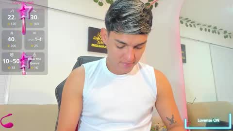 Snapshot of noah_carter66 chatting on 11/22/25, 12:48 noah online show from 11/22/25, 12:48