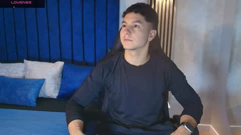 Snapshot of noah_clarkk chatting on 06/18/26, 05:39 Noah online show from 06/18/26, 05:39