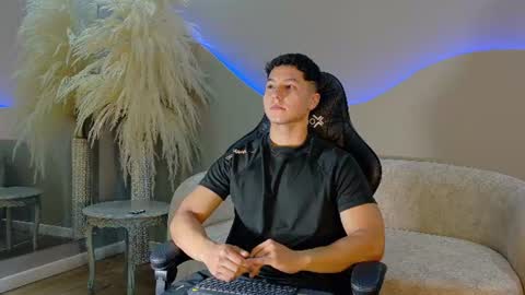 Snapshot of noah_clarkk chatting on 06/30/26, 05:47 Noah online show from 06/30/26, 05:47