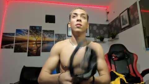 noah_flynn1 online show from 03/16/26, 09:02