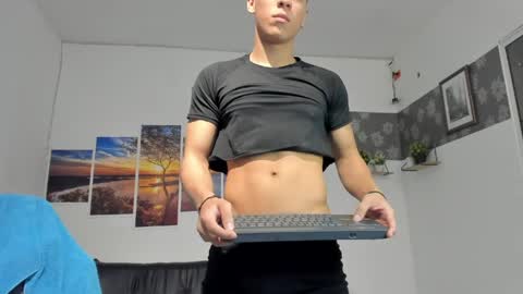 noah_flynn1 online show from 04/30/26, 08:20