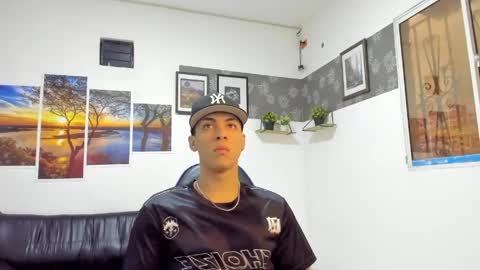 noah_flynn1 online show from 05/04/26, 11:39