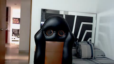 Noah Harris01 online show from 02/17/25, 12:59