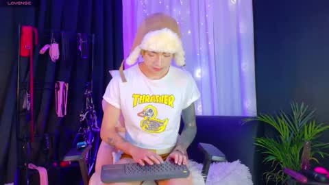 Snapshot of noah_lambert chatting on 12/17/25, 06:30 Noah online show from 12/17/25, 06:30