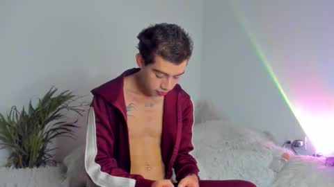 Snapshot of noah_lambert chatting on 01/12/26, 04:18 Noah online show from 01/12/26, 04:18