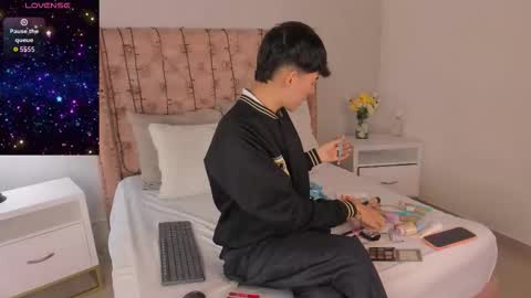 Snapshot of noah_lewiss chatting on 02/26/26, 10:25 NOAH online show from 02/26/26, 10:25