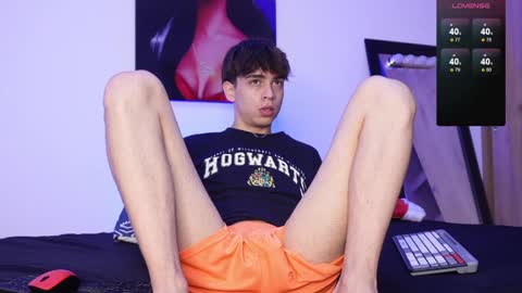 Snapshot of noah_loveboy chatting on 12/29/24, 12:23 Noah online show from 12/29/24, 12:23