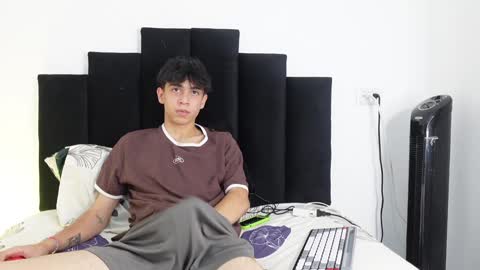 Snapshot of noah_loveboy chatting on 01/17/25, 07:27 Noah online show from 01/17/25, 07:27