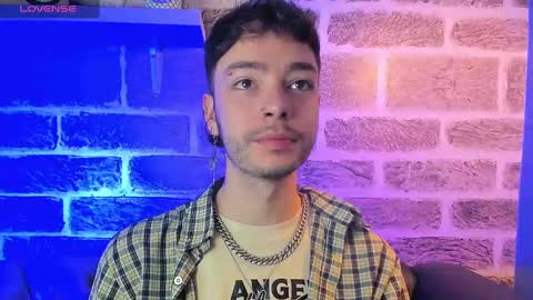    online show from 09/25/25, 12:42