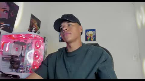 Snapshot of noah_silver chatting on 12/15/25, 07:07 noah_silver online show from 12/15/25, 07:07