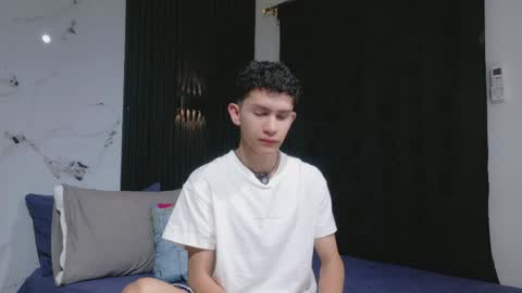 Snapshot of noah_tyler_ chatting on 05/24/26, 12:15 noah tyler online show from 05/24/26, 12:15