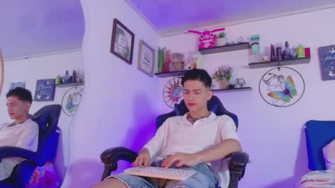 Snapshot of noah_tyler_ chatting on 06/01/26, 10:33 noah tyler online show from 06/01/26, 10:33