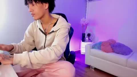 Snapshot of noahbull19 chatting on 06/11/26, 02:33 noahbull19 online show from 06/11/26, 02:33