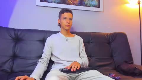 noahh_sky online show from 04/27/26, 03:15