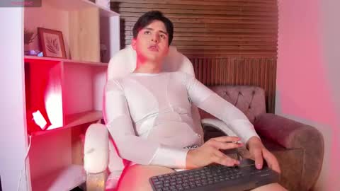 Snapshot of noahwolff_ chatting on 02/01/26, 04:44 Noah online show from 02/01/26, 04:44