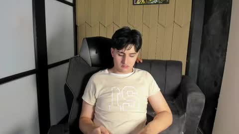 Snapshot of noahwolff_ chatting on 02/10/26, 10:52 Noah online show from 02/10/26, 10:52