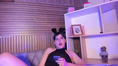 Snapshot of noahwolff_ chatting on 02/11/26, 05:34 Noah online show from 02/11/26, 05:34