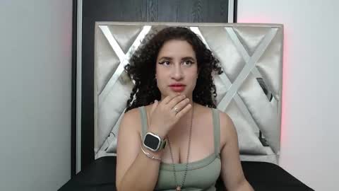 Snapshot of noamalak_be chatting on 11/12/25, 06:30 Noamalak bes online show from 11/12/25, 06:30