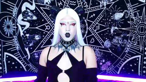 caroline online show from 04/17/26, 10:02